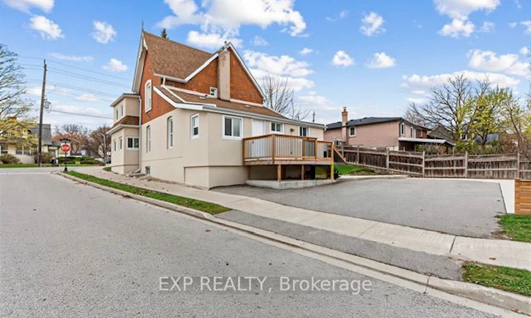 79 Barrie Street E