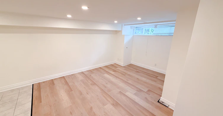338 Demaine Crescent, Richmond Hill, ON, L4C 2W5 - 3
