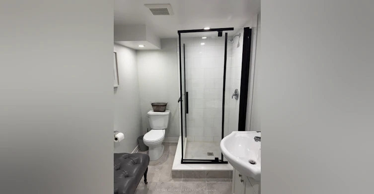 106 Knott End, Newmarket, ON, L3Y 0E4 - 3