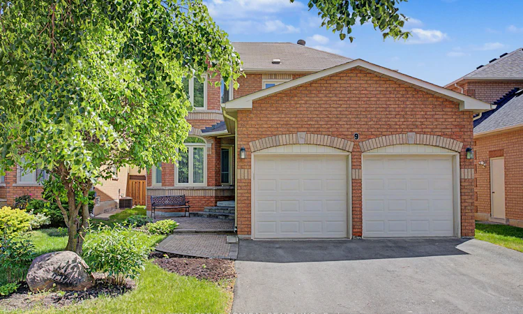 9 Hammerstone Crescent