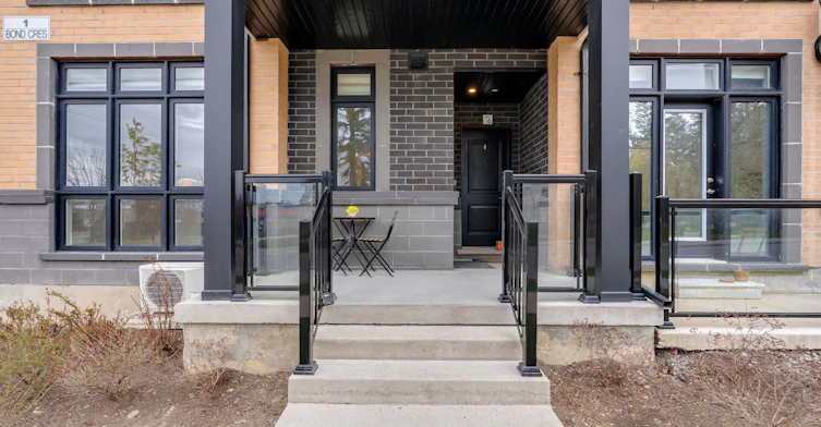 5-1 Bond Crescent, Richmond Hill, ON, L4E 1J4 - 2