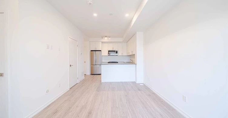 10-16 Lytham Green Circle, Newmarket, ON, L3Y 0H5 - 8