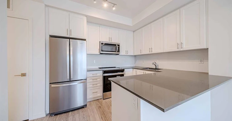 10-16 Lytham Green Circle, Newmarket, ON, L3Y 0H5 - 13