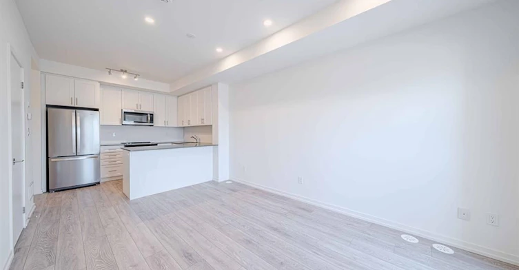 10-16 Lytham Green Circle, Newmarket, ON, L3Y 0H5 - 7