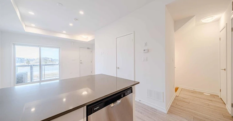10-16 Lytham Green Circle, Newmarket, ON, L3Y 0H5 - 19