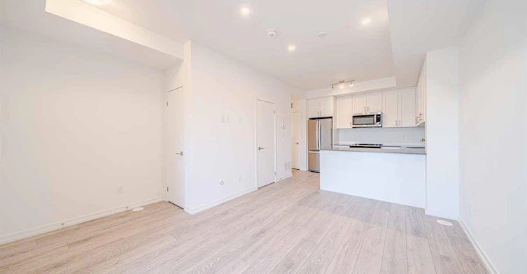 10-16 Lytham Green Circle, Newmarket, ON, L3Y 0H5 - 9
