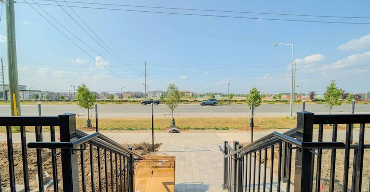 10-16 Lytham Green Circle, Newmarket, ON, L3Y 0H5 - 2