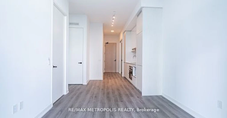 621-28 Interchange Way, Vaughan, ON, L4K 5Z7 - 5
