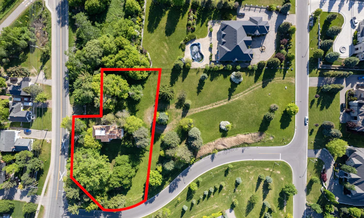 10 Richard Lovat Court