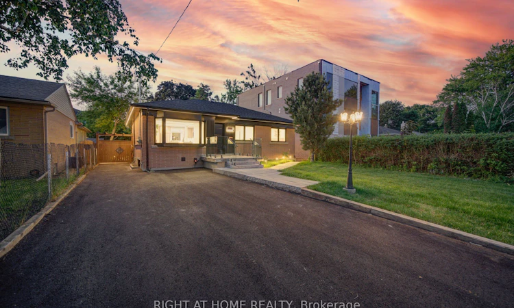 9 Cartier Crescent
