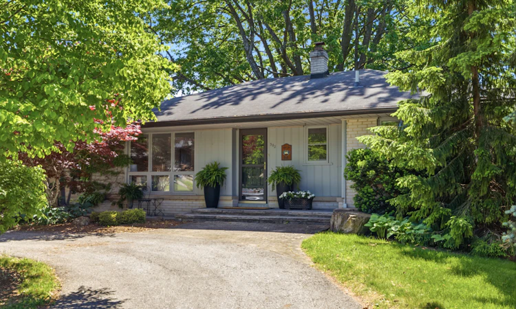 382 Rupert Avenue
