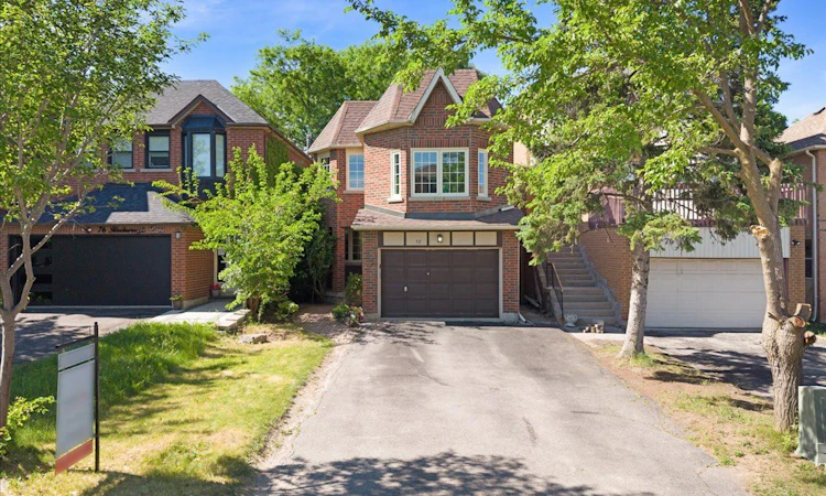 72 Roxborough Lane