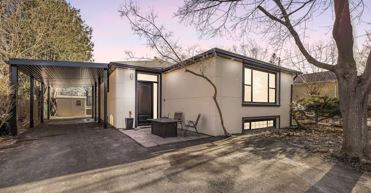 Lower-69 Richardson Drive, Aurora, ON, L4G 1Z4