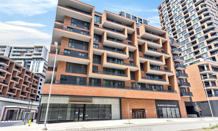 C909-38 Simcoe Promenade