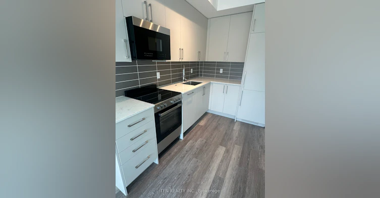 202-2075 King Road, King, ON, L7B 0R6 - 2