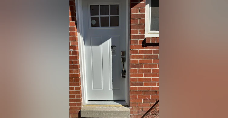 Lower-187 Crossland Gate, Newmarket, ON, L3X 1A7 - 2