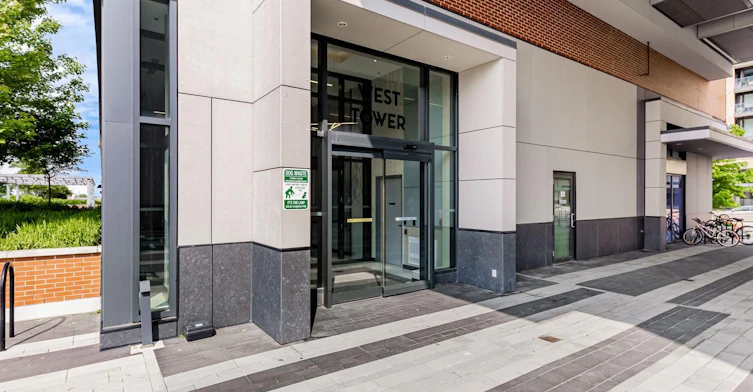 322-99 Eagle Rock Way, Vaughan, ON, L6A 5A7 - 2