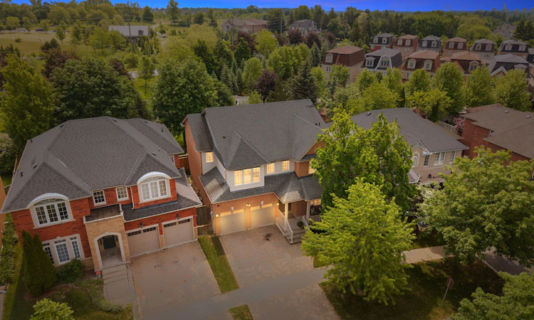 7 Wood Thrush Avenue