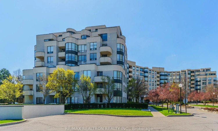 105-333 Clark Avenue W