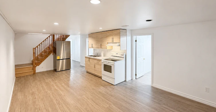Lower Unit-77 Beswick Drive, Newmarket, ON, L3Y 1E8 - 3