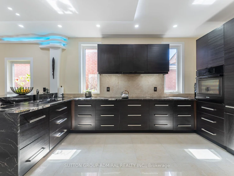 626 College Manor Drive, Newmarket, ON, L3Y 8M7