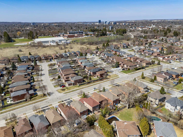 626 College Manor Drive, Newmarket, ON, L3Y 8M7 - 49