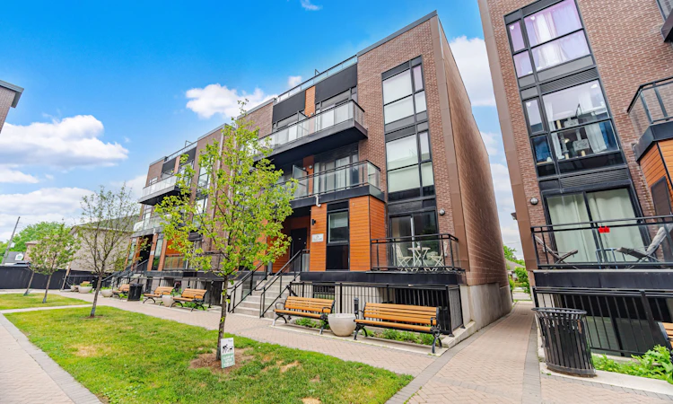 302-26 Coles Avenue
