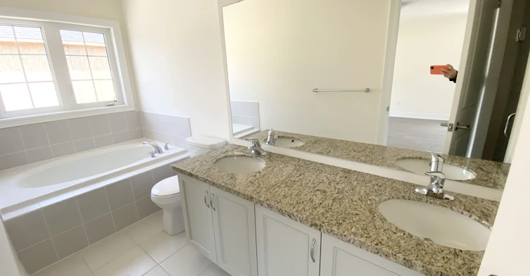 2 Phillipsen Way, Markham, ON, L3S 0E9 - 9
