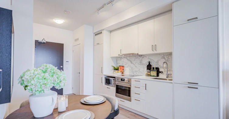 717-60 Honeycrisp Crescent, Vaughan, ON, L4K 5Z8 - 13
