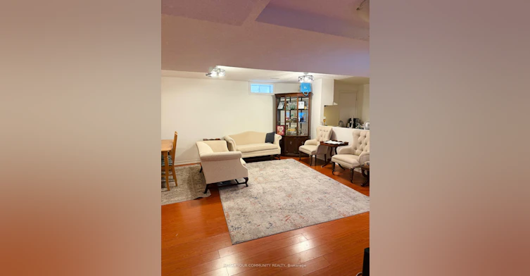 8 Jaguar Gate E, Richmond Hill, ON, L4S 1T7 - 2