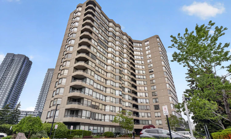 1014-7460 Bathurst Street