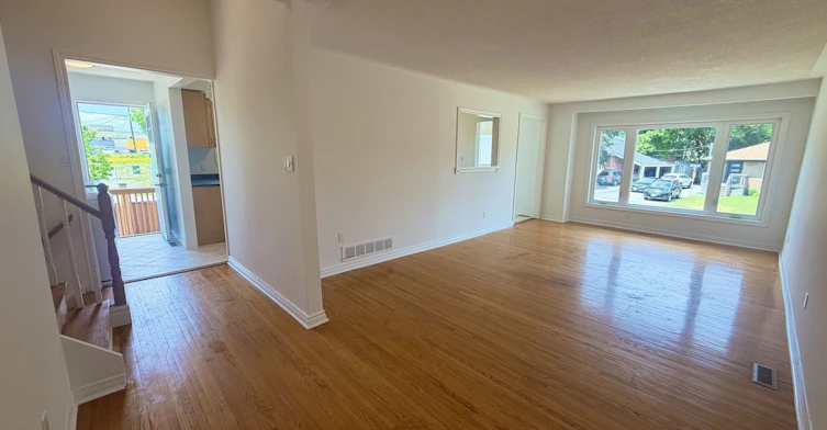 Upper-43 Walter Avenue, Newmarket, ON, L3Y 2T2 - 2
