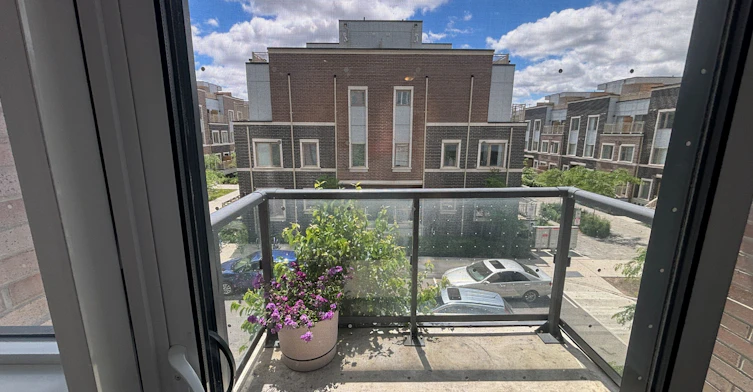 202-38 Honeycrisp Crescent, Vaughan, ON, L4K 0M8 - 4