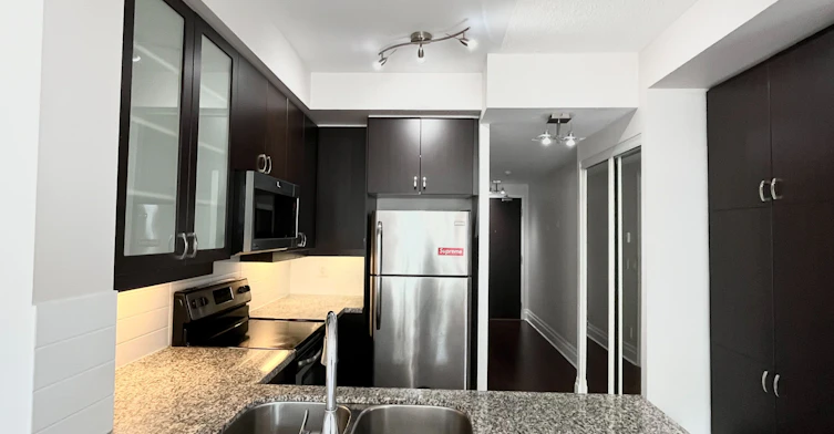 905-111 Upper Duke Crescent, Markham, ON, L6G 0C8 - 3