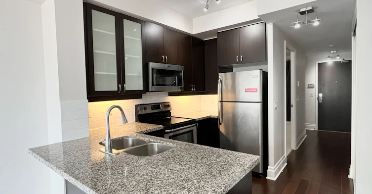 905-111 Upper Duke Crescent, Markham, ON, L6G 0C8 - 2