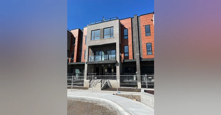 21-11 Lytham Green Circle, Newmarket, ON, L3Y 0H3