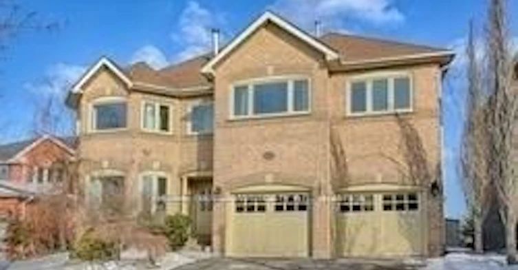 82 Brookeview Drive, Aurora, ON, L4G 6R6