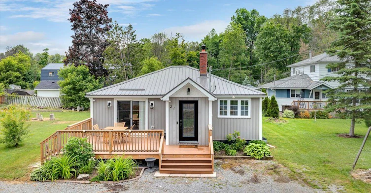 21 Lakeshore Road, Georgina, ON, L0E 1N0