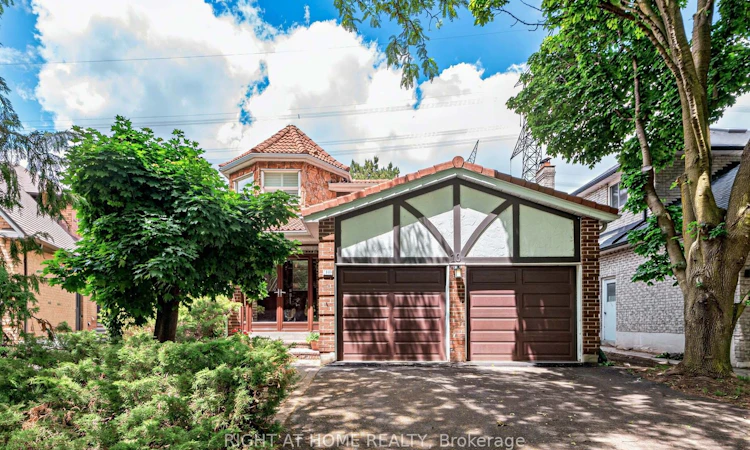 10 Parklawn Crescent