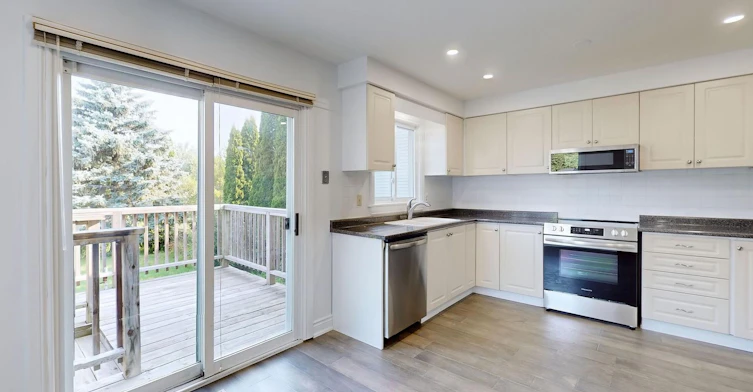 Main-187 Crossland Gate, Newmarket, ON, L3X 1A7 - 14