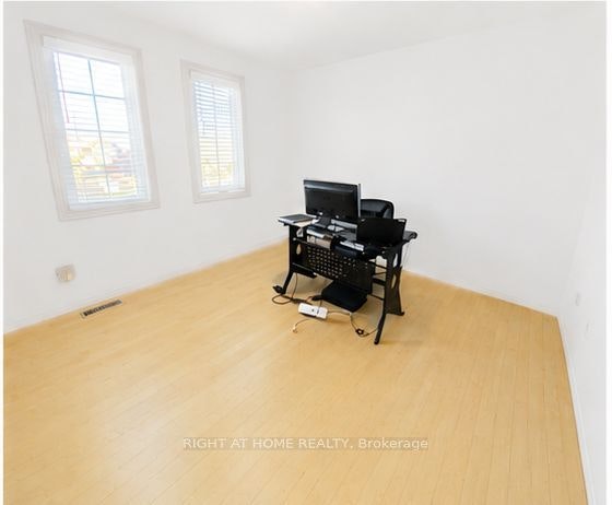 92 Nelson Circle, Newmarket, ON, L3X 1R2 - 11