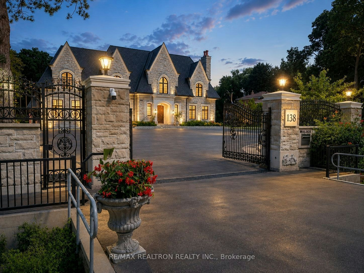 138 Centre Street, Vaughan, ON, L4J 1G4