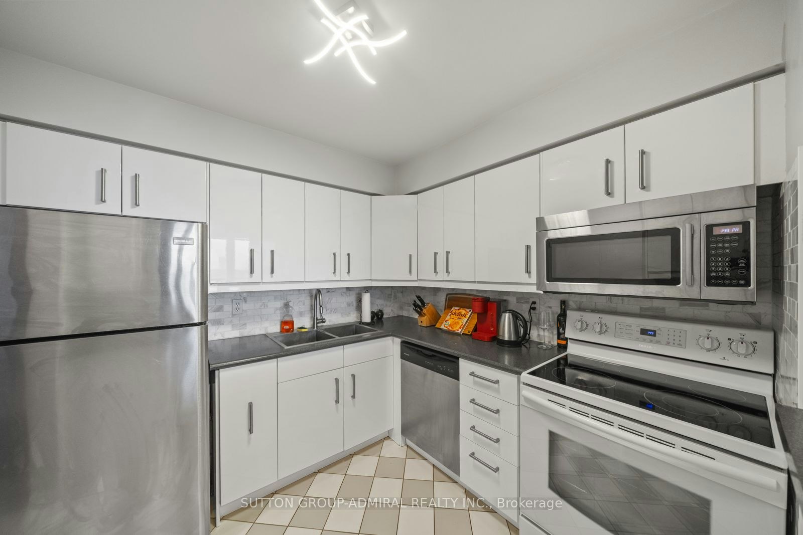1103-81 Townsgate Drive, Vaughan, ON, L4J 8E6 - 6