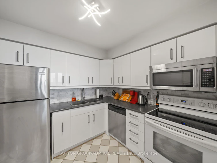 1103-81 Townsgate Drive, Vaughan, ON, L4J 8E6 - 6