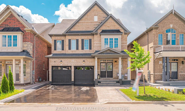 18 Boone Crescent