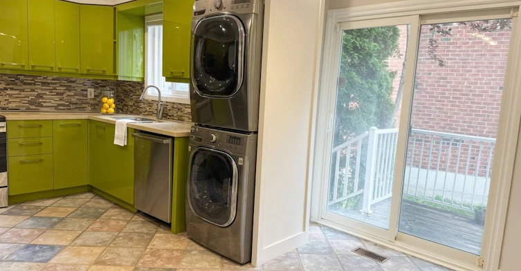 37 Versailles Court, Richmond Hill, ON, L4C 8V6 - 6