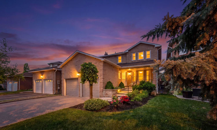 10 Millcreek Crescent