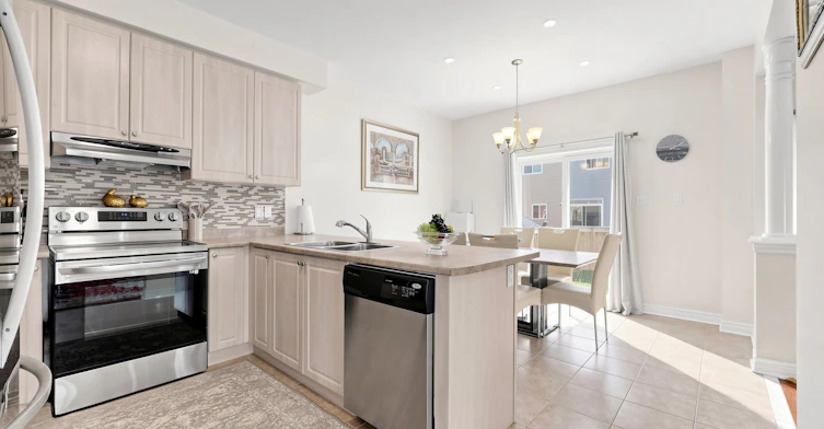 15 Paulgrave Avenue, Georgina, ON, L4P 0C3 - 7