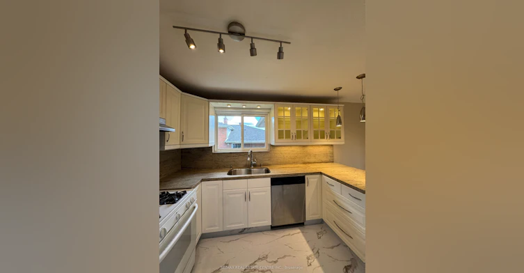 45 Sherwood Forest Drive, Markham, ON, L3P 1P5 - 3