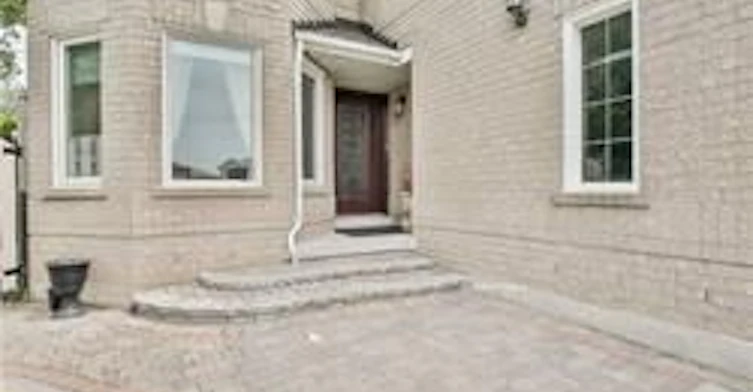 Main Fl-34 Crimson Court, Richmond Hill, ON, L4C 0J5 - 2